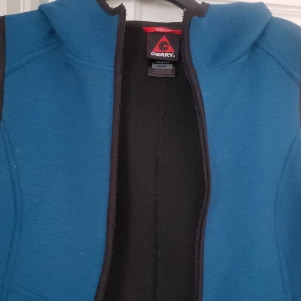 Athleisure hooded, zippered vest